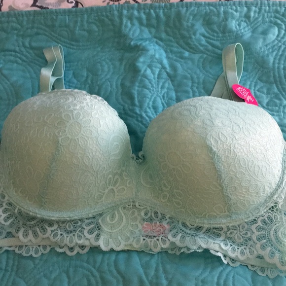 YMI Intimates Other - NWT YMI Intimates light green lace bra. 40D